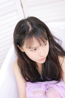 摸进她的内裤里疯狂揉她动视频